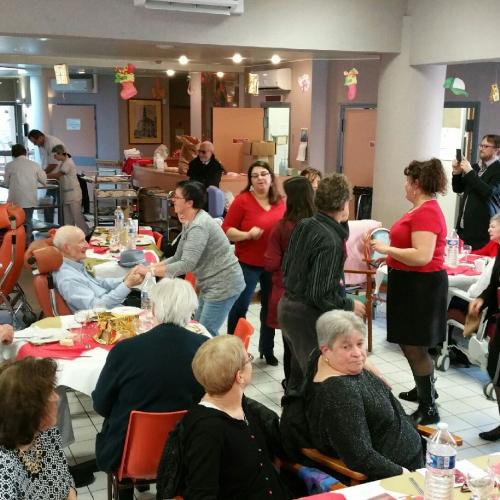 Repas de fin d'année festif en EHPAD